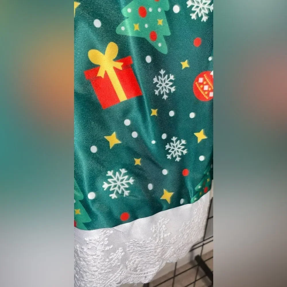 Girl’s sleeveless green dress with Christmas print and lace at the waist NWT